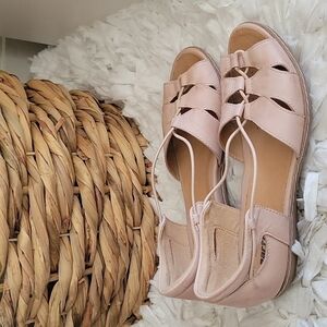 Earth Women's Pink Sandals